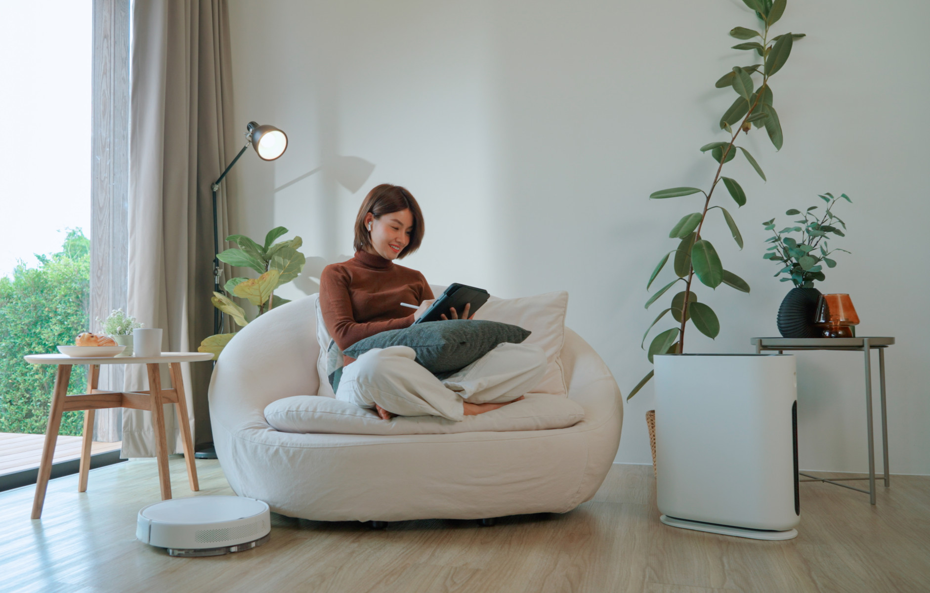 Booking.com Humanoid Homes _ GettyImages-2169994882