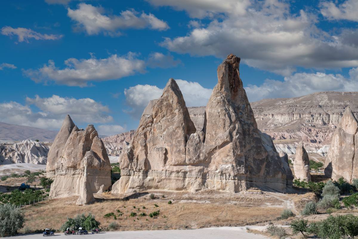 Off-road in amazing scenery © iStock
