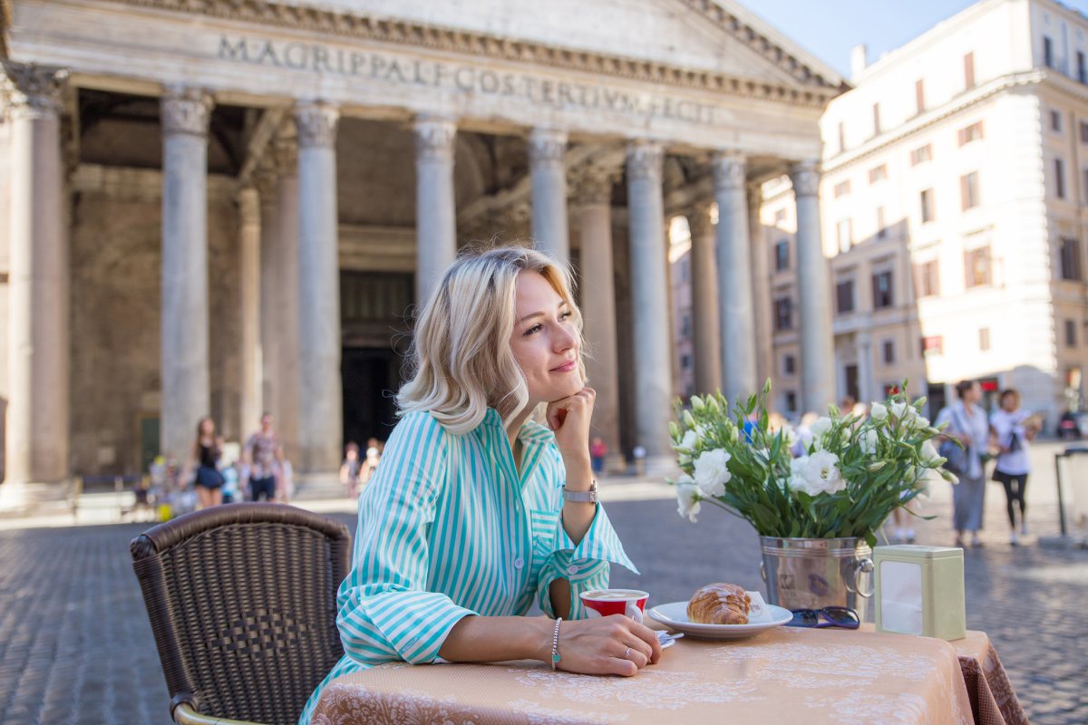 Woman enjoying breakfast in Rome © iStock