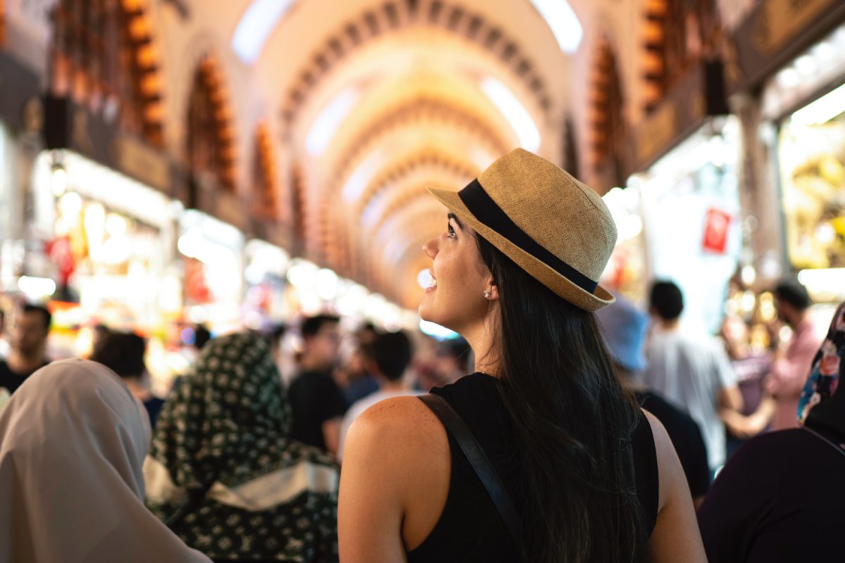 Woman at a market in Istanbul © iStock