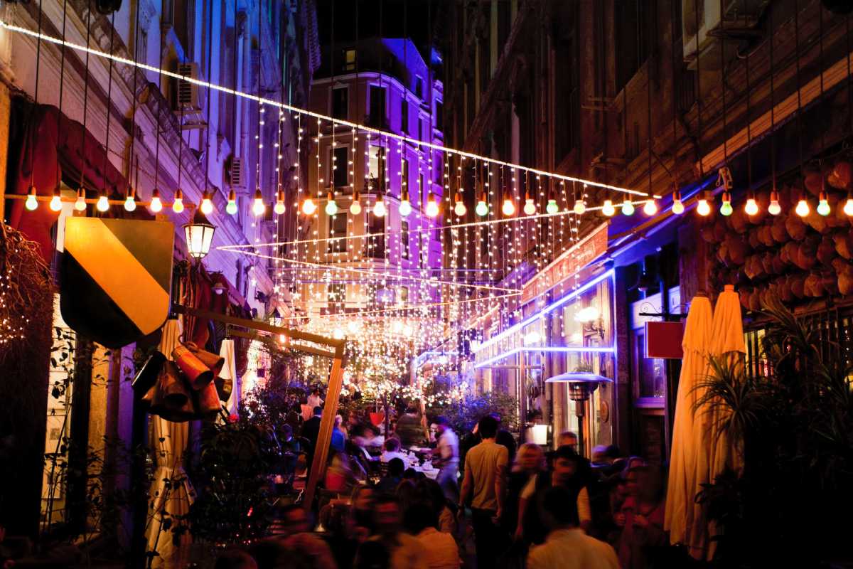 Istanbul at night © iStock