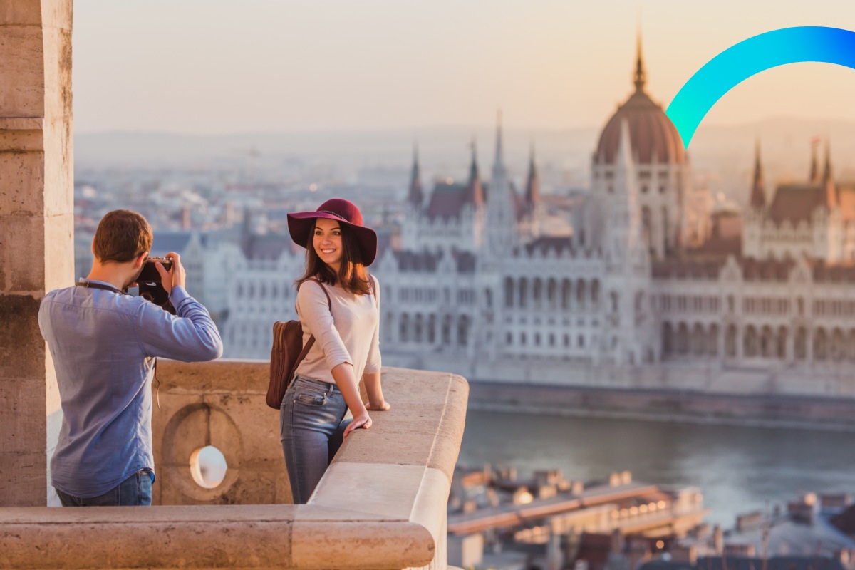 A couple in Budapest © shutterstock